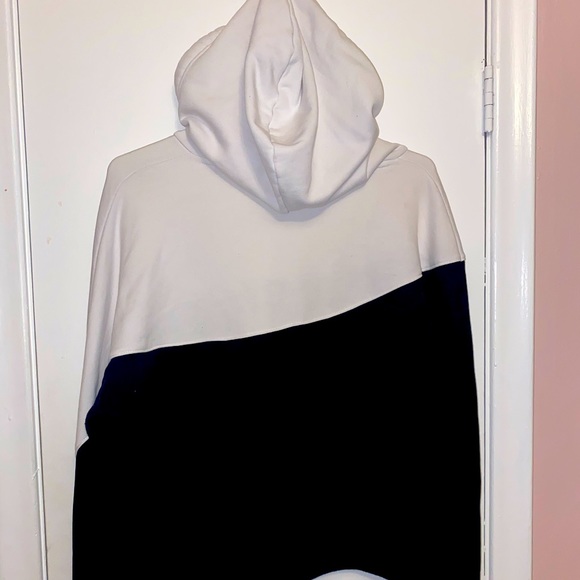 Brand name Tommy Hilfigure. - Picture 2 of 2